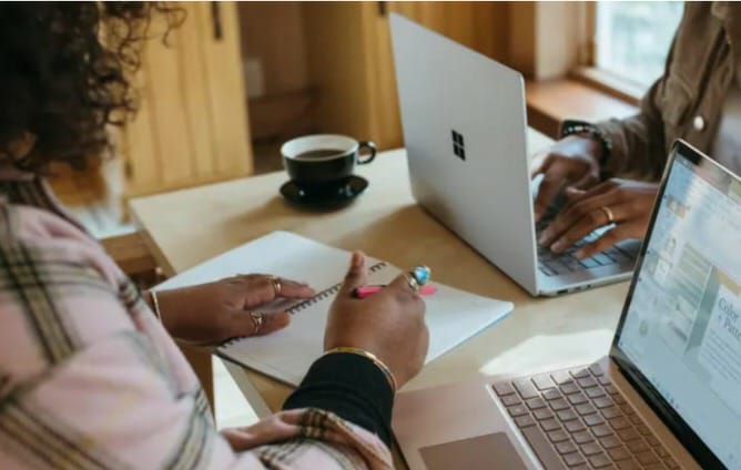 Pemanfaatan Aplikasi Mobile untuk Layanan Cyber Konseling